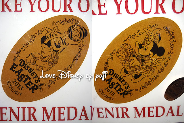 東京ディズニーランドのディズニー・イースターのスーベニアメダル（ミッキー：左、ミニー：右）