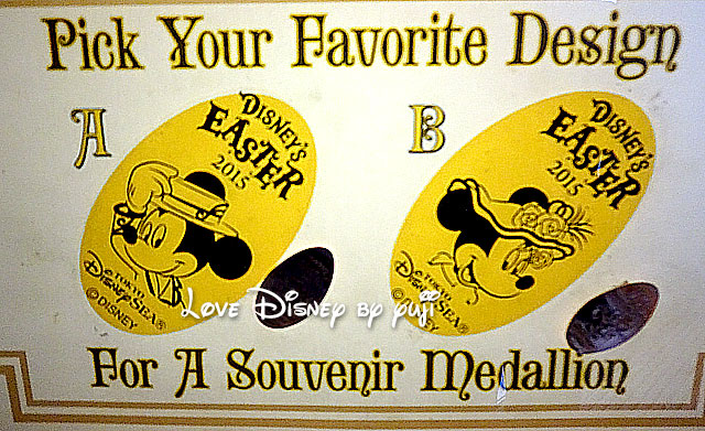 東京ディズニーシーのディズニー・イースターのスーベニアメダル（ミッキー：左、ミニー：右）