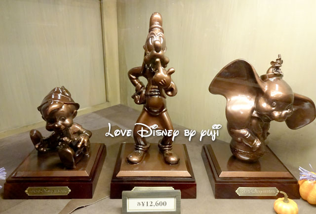 ピノキオ（左）／グーフィー（中央）／ダンボ（右）