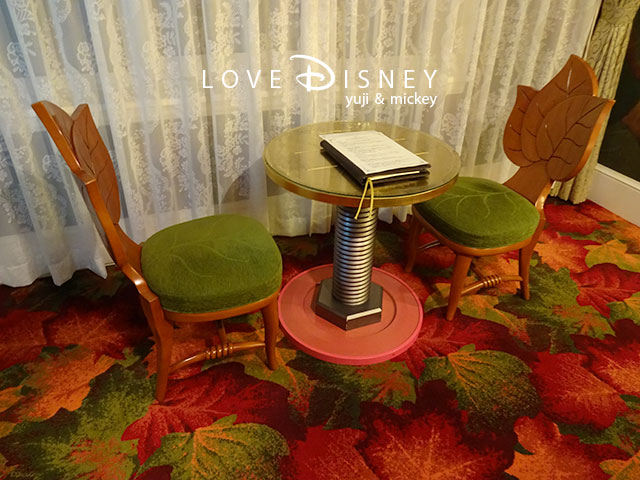 お泊りディズニー「ディズニーティンカーベルルーム」テーブル＆椅子
