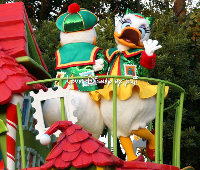 ドナルド デイジーペア画像 ディズニー サンタヴィレッジ パレード Love Disney