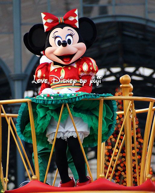 東京ディズニーランドのクリスマスパレード「ディズニー・サンタヴィレッジ・パレード」