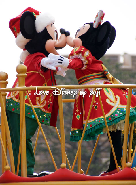 いろんなミッキー ミニーのキス画像特集 ディズニー サンタヴィレッジ パレード Love Disney