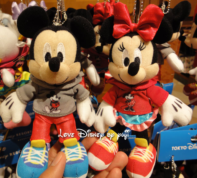 冬コスチュームのペアぬいぐるみバッチ紹介 東京ディズニーランドのグッズ Love Disney