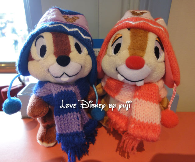 冬コスチュームのペアぬいぐるみバッチ紹介 東京ディズニーランドのグッズ Love Disney
