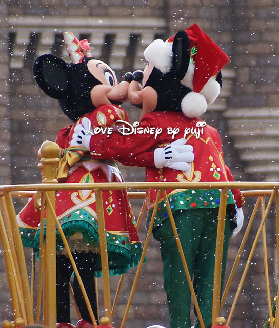 東京ディズニーランドのディズニー・サンタヴィレッジ・パレード、ミッキー＆ミニー