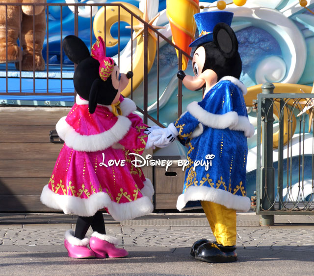 東京ディズニーシー、カラフルホリデーグリーティング、ミッキー＆ミニーペア画像