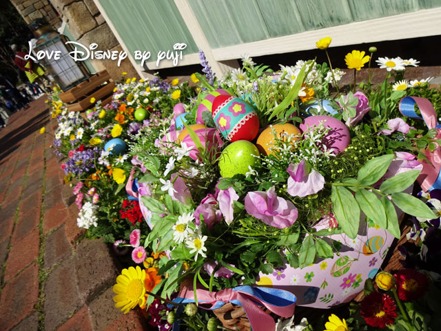 ダッフィーのイースター・フェア2015の飾付（ケープコッド・クックオフ前の花壇）