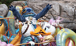 お見送りポイントで撮影したドナルド＆デイジー＆スティッチ画像「ファッショナブル・イースター2015」