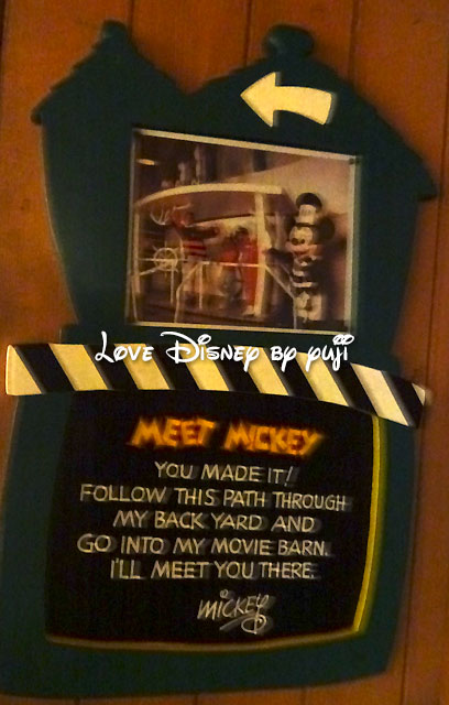 Mickey's House and Meet Mickey内の看板