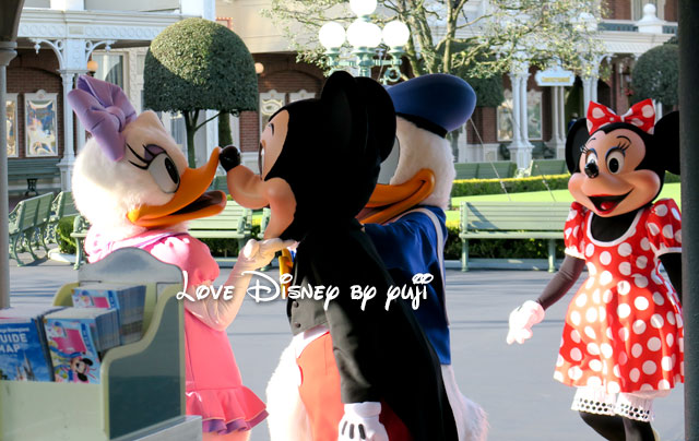 デイジーとミッキーのキス画像 In Tdl Love Disney