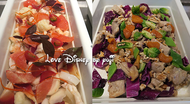 シーフードとグレープフルーツのサラダ（左）／チキンとキャベツのサラダ（右）