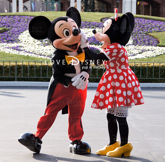 開園前ご挨拶 ミッキーとミニーのキス画像 など9枚紹介 In Tdl Love Disney