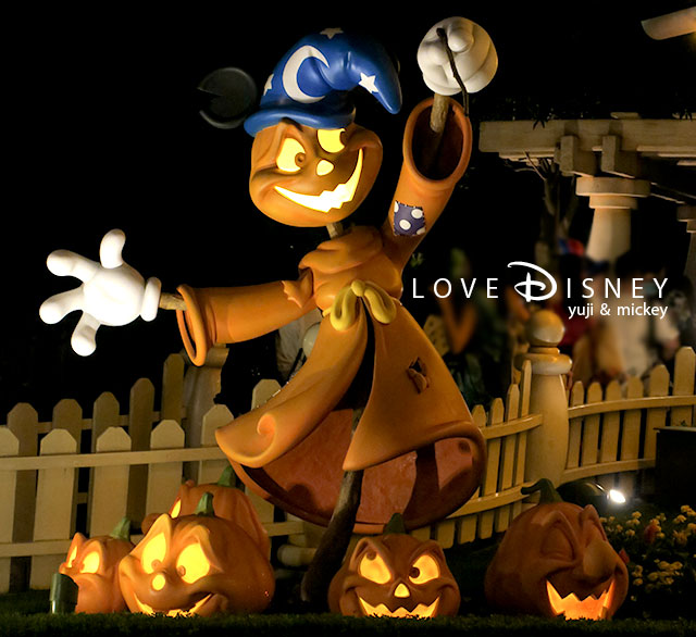 ディズニー・ハロウィーン2016の夜景（ミッキーの家の庭）