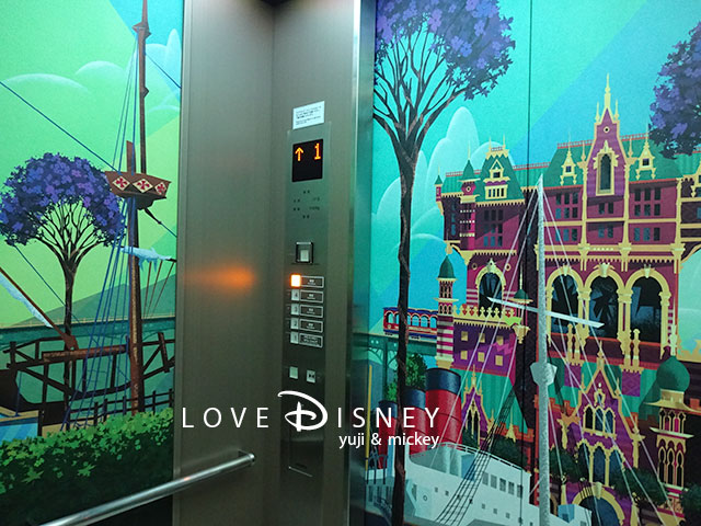 東京ディズニーセレブレーションホテル：ディスカバーのエレベーター内（その1）
