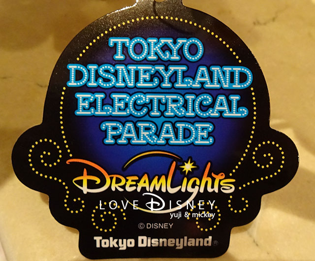 「東京ディズニーランド・エレクトリカルパレード・ドリームライツ」クリスマス期間限定ぬいぐるみバッジの商品タグ