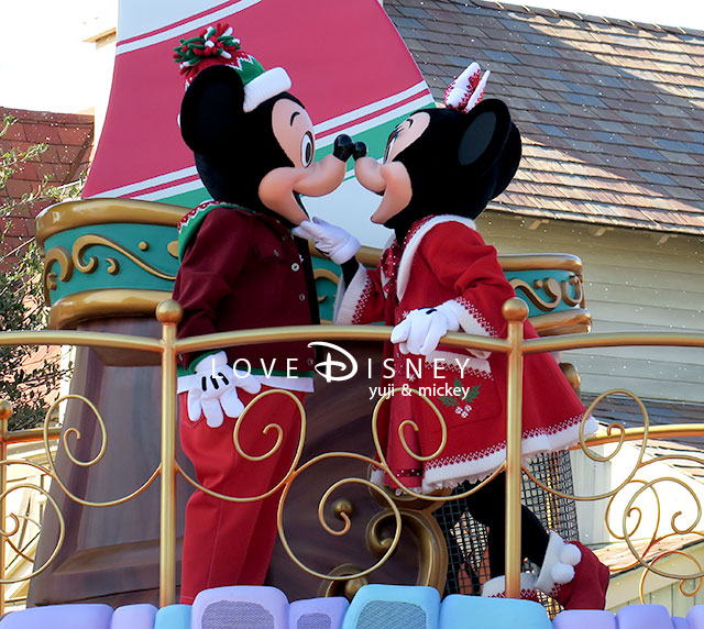 ディズニー・クリスマス・ストーリーズのミッキーとミニーのキス