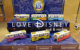 東京ディズニーシー開園15周年「ディズニーリゾートラインのトミカ」全種類発売中！