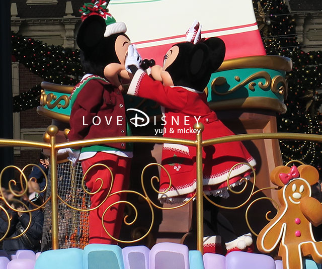 ディズニー・クリスマス・ストーリーズのミッキーとミニーのキス