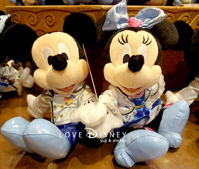 ディズニーシー･プラザで会える「ミッキーとミニーのぬいぐるみ」3点など紹介！