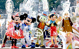 ミッキー広場の立ち見最前列で撮影した「クリスタル・ウィッシュ・ジャーニー～シャイン・オン！～」