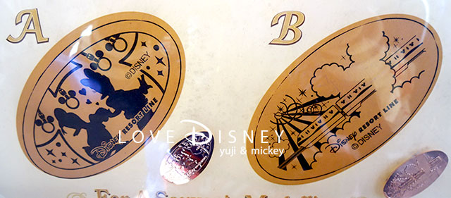 東京ディズニーランド・ステーションにあるスーベニアメダル（シルエットのドナルド＆デイジー／ディズニーリゾートライン）