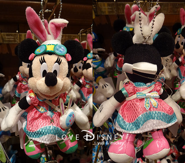 TDL「ディズニー・イースターのグッズ」ミニーのぬいぐるみバッジ（前／後）