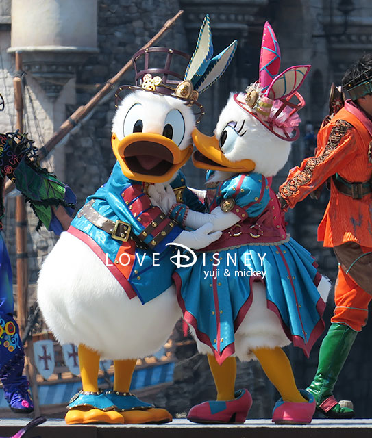 ドナルド デイジーのキス画像など8枚紹介 ファッショナブル イースター17 Love Disney