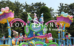 トゥモローランドのクラリスフロート停止位置で撮影した「うさたま大脱走！」