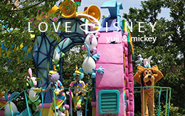 トゥーンタウンのプルートフロート停止位置で撮影した「うさたま大脱走！」