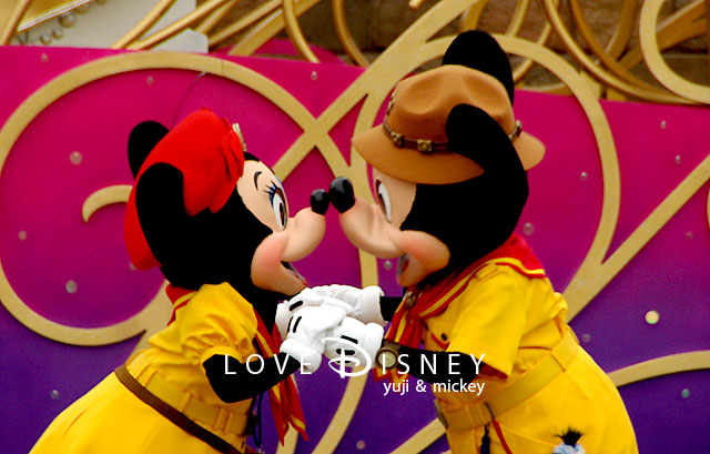 ディズニーキッズ・サマーアドベンチャー「リズムサイズ」（ミニー＆ミッキーのキス）