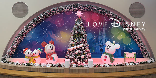 ディズニーリゾートラインの「ディズニー・クリスマス2017」（リゾートゲートウェイ・ステーションのフォトロケーション）