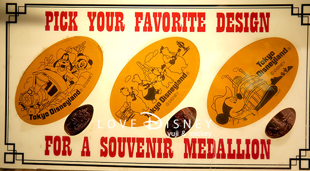 ウエスタンウエアにあるスーベニアメダル（ウエスタングーフィー＆ミッキー／カウントリーベアのクマたち／ウエスタンミッキー）