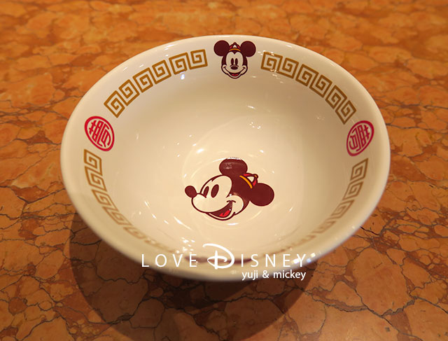 「シェフになったミッキーのイラスト入りの中華食器」スープ皿（表）