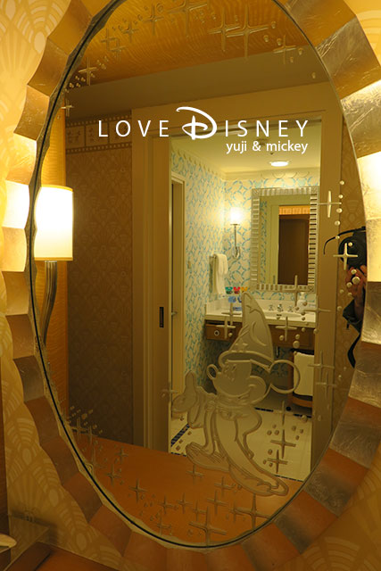 ディズニーアンバサダーホテル「スタンダードフロア、スーペリアルーム」化粧台の鏡