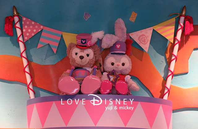 Duffy and Friends「Happy Marching Fun」飾付（ガッレリーア・ディズニー）店内