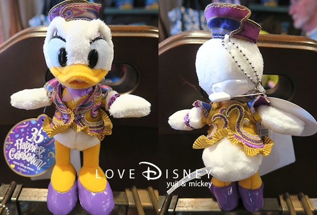 TDR35周年「Happiest Celebration!」グッズ（デイジーのぬいぐるみバッジ）前/後