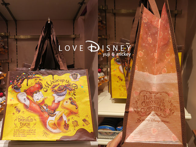 TDR35周年「チョコレートクランチ」をテーマにしたグッズ（ショッピングバッグ）前/横