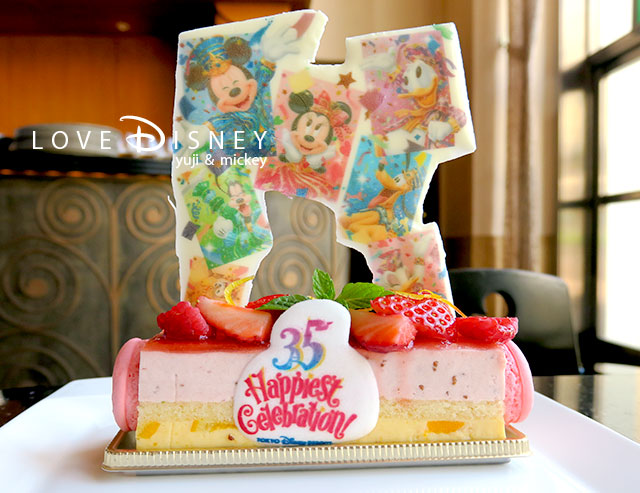 Tokyo Disney Resort 35th「Happiest Celebration!」ケーキ（ストロベリームース）