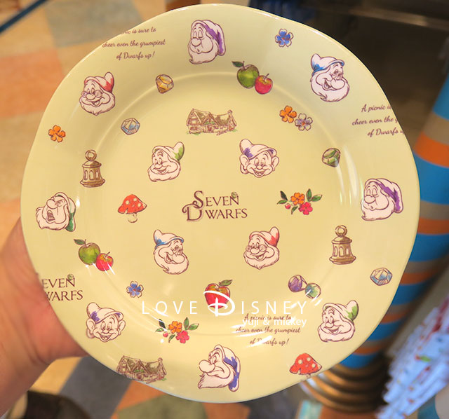 AfternoonTeaプロデュースによる東京ディズニーリゾート限定グッズ（プレート）