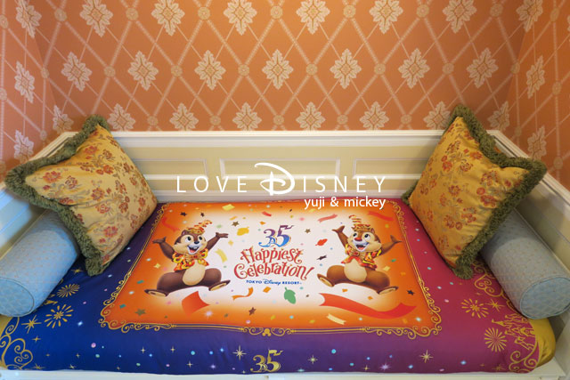 TDR35周年「Happiest Celebration!」デコレーションの客室（アルコーヴベッド）チップ＆デール