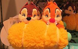 縁日を楽しむチップ＆デールがデザインされたディズニー夏祭り2018のグッズ紹介！