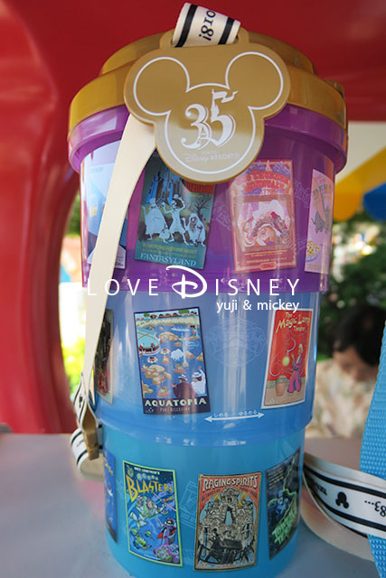 Tdr35周年グッズ 歴代アトラクションポスターデザインのポップコーンバケット 紹介 Love Disney