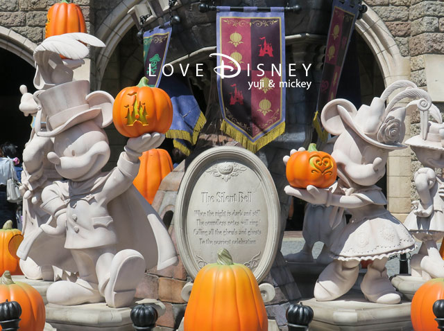 ファンタジーランドのディズニー・ハロウィーン2018フォトロケーション（ミッキー＆ミニー）