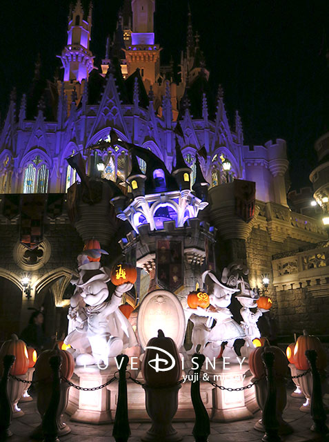 シンデレラ城裏のフォトロケーション（TDL「ディズニー・ハロウィーン2018」夜景）