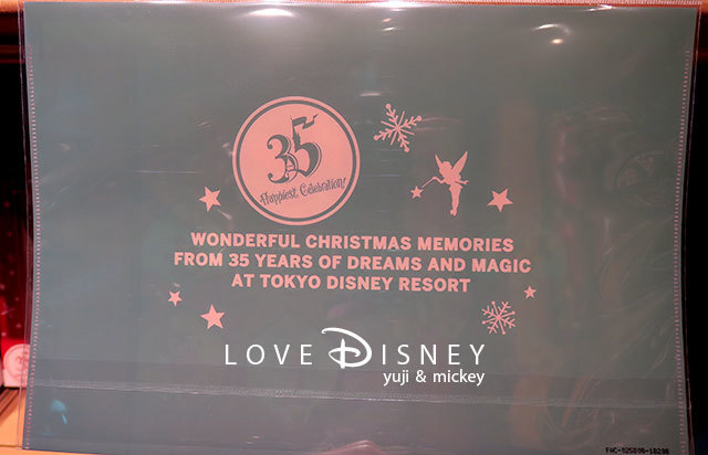 （TDR35年間のクリスマスイベントの歴史が彩られたグッズ）