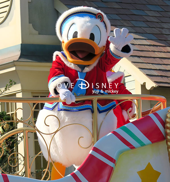 ファンタジーランドのミッキーフロートの停止位置で撮影した ディズニー クリスマス ストーリーズ18 Love Disney