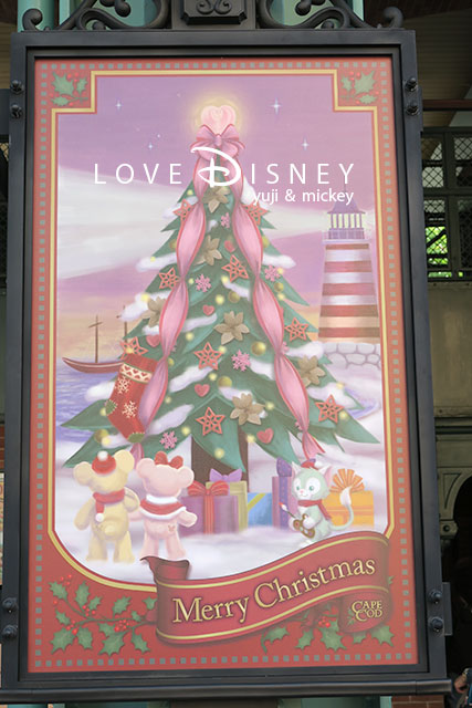 アメリカンウォーターフロントにあるケープコッドのポスター（TDS「ディズニー・クリスマス2018」デコレーション）