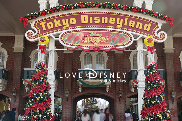 ワールドバザール入り口部分（TDL「ディズニー・クリスマス2018」デコレーション）