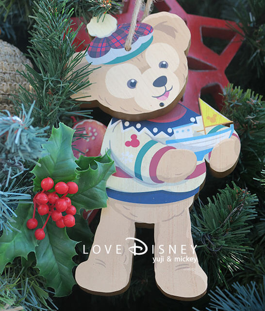 クリスマスツリーに飾ってあるダッフィーのオーナメント（TDS「ディズニー・クリスマス2018」ケープコッドのデコレーション）